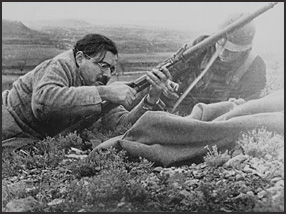 Hemingway en la batalla de Teruel Crédito foto http://www.npg.si.edu/exh/hemingway/scw-essay.htm